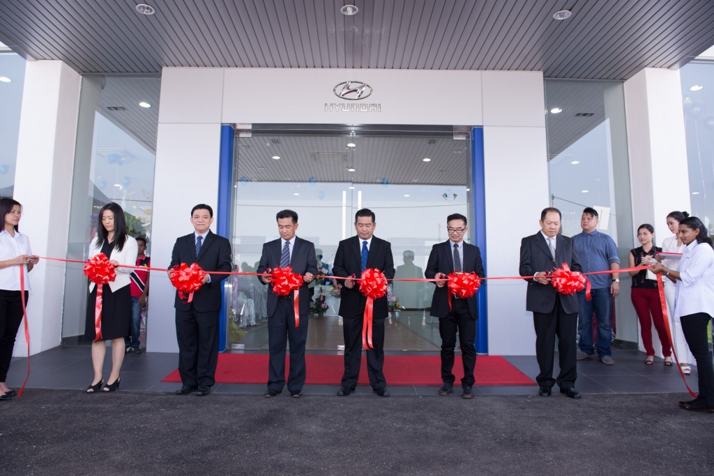 Ribbon Cutting Ceremony – (L to R) Ms Audrey Byun, Mr Lau Yit Mun, Mr Lim Tiang Soon, Mr Lim Tiang Beng, Mr Lim Tean Choy, and Mr Ong Siak Chuah