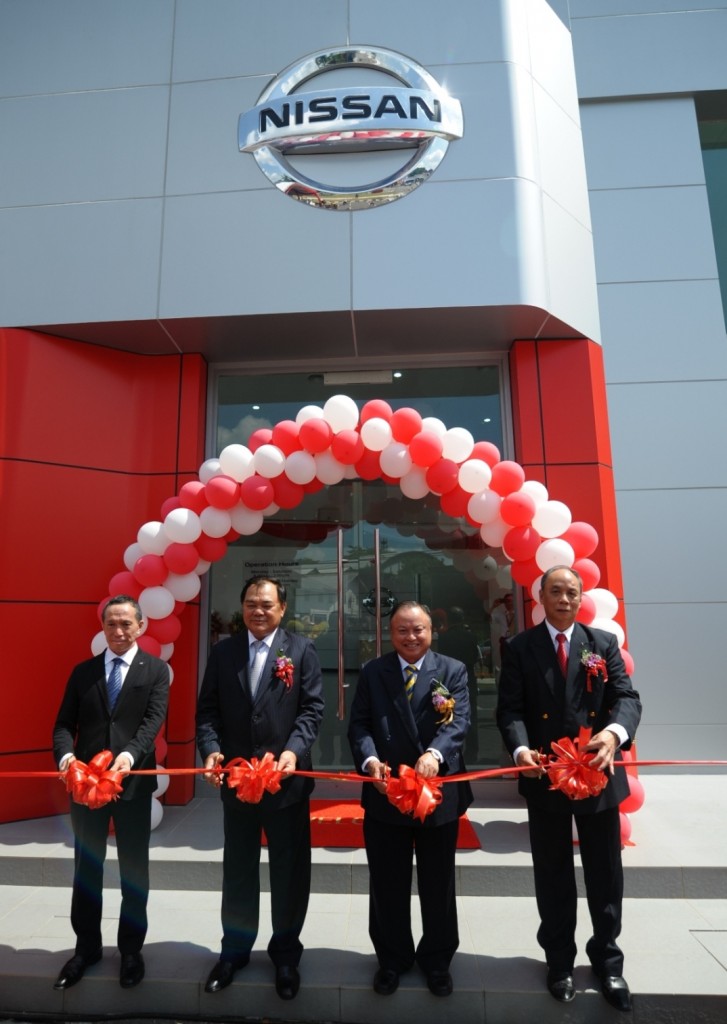 03 The VIPs launched the New ETCM Kuching 3S Centre