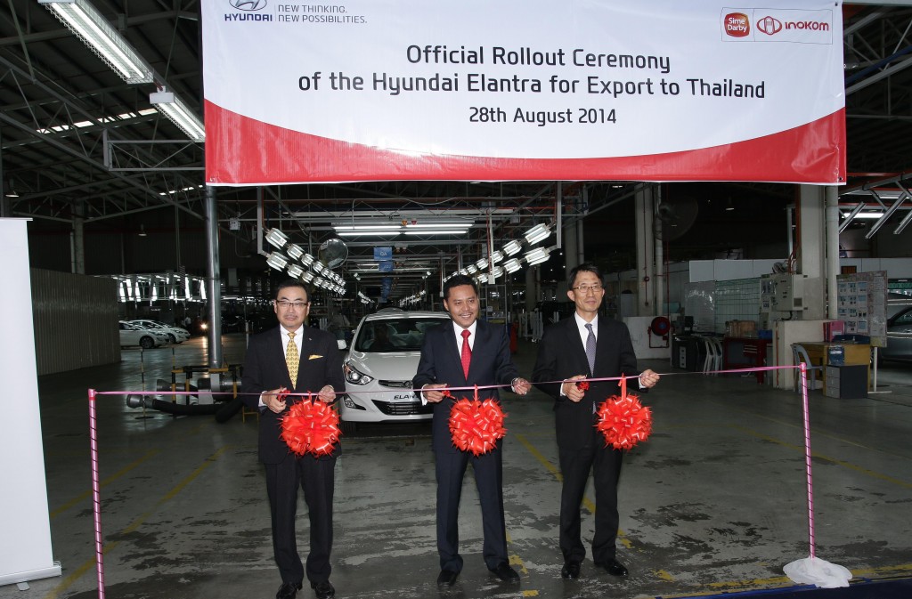 Ribbon Cutting Ceremony – L-R Hideki Yanagisawa, Rizal Jailan, HK Kim