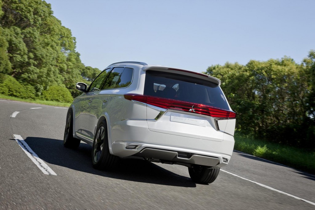 Mitsubishi Outlander PHEV Concept-S_05