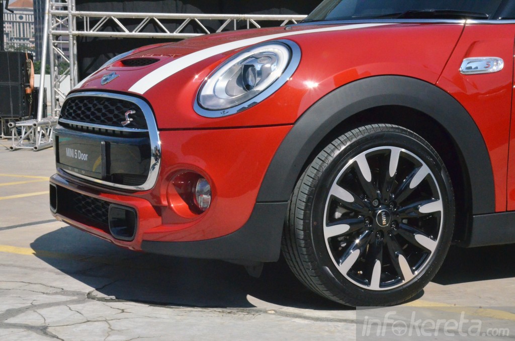 mini-5-door-launched-ik 673