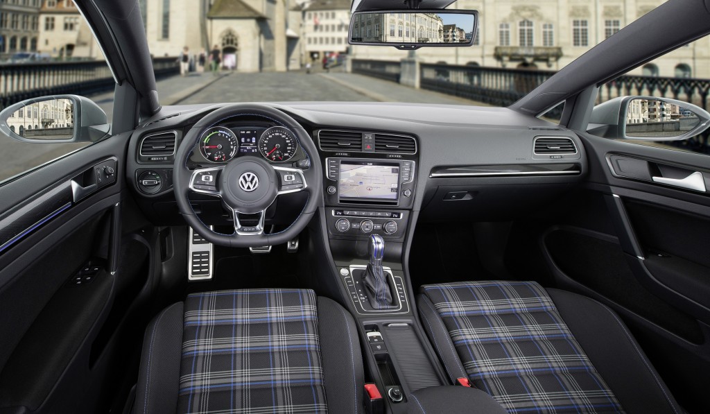 Volkswagen Golf GTE_Interior