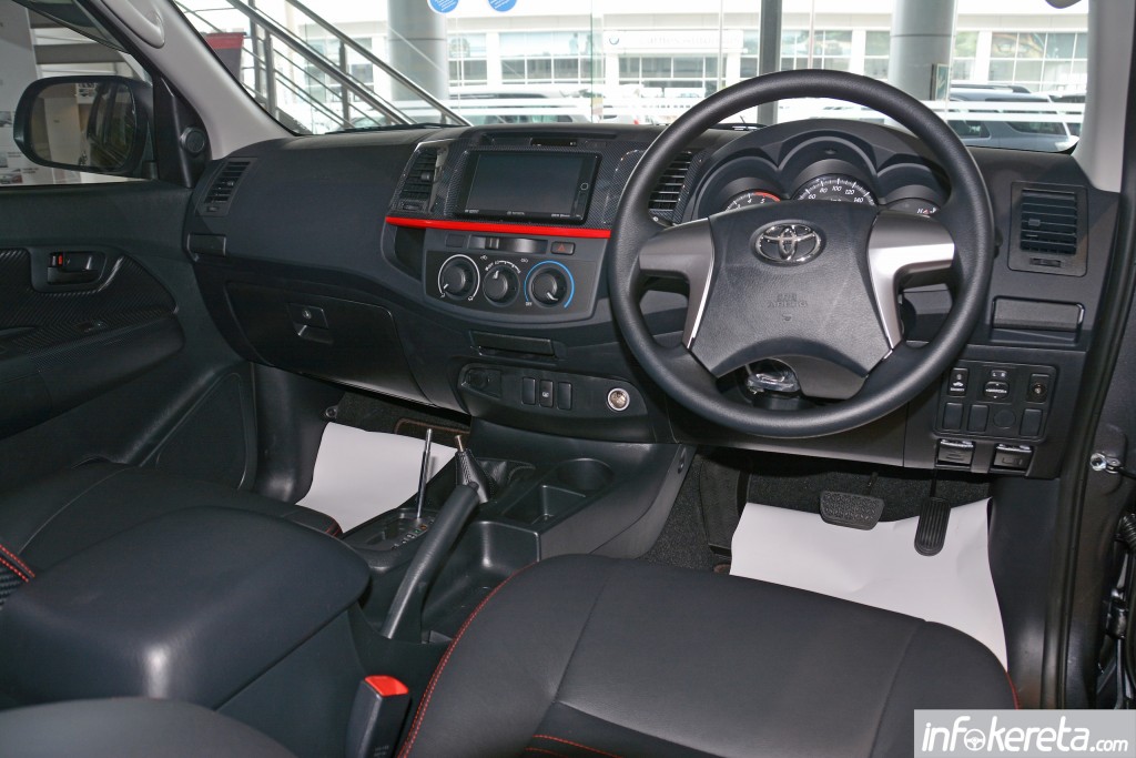 2015_Toyota_Hilux_TRD_Sportivo_ 026