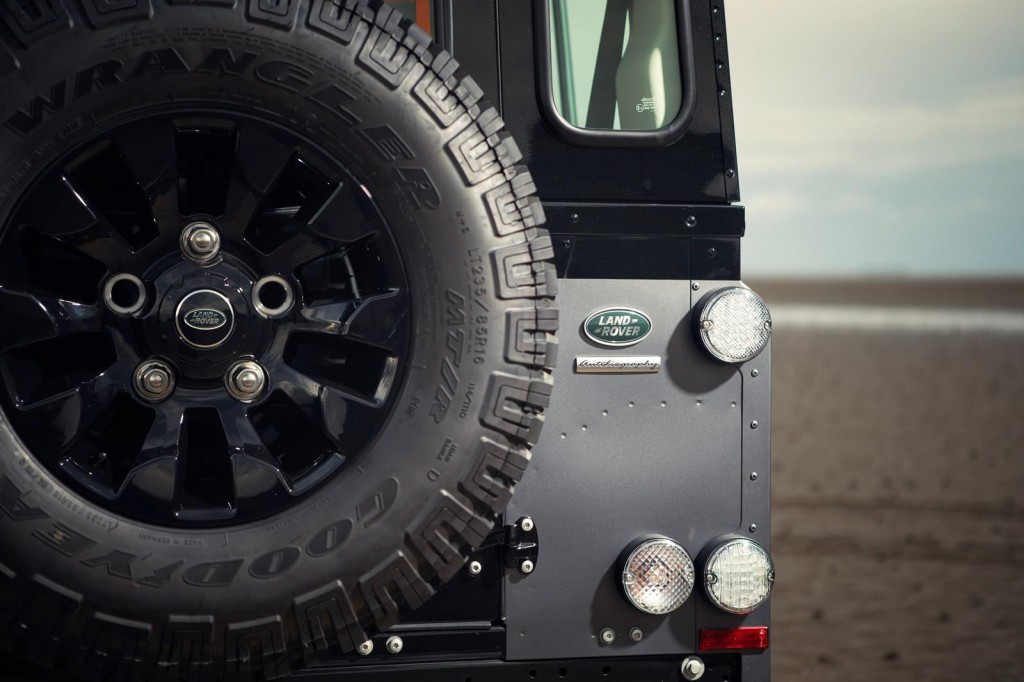 Land_Rover_Defender_SE_11