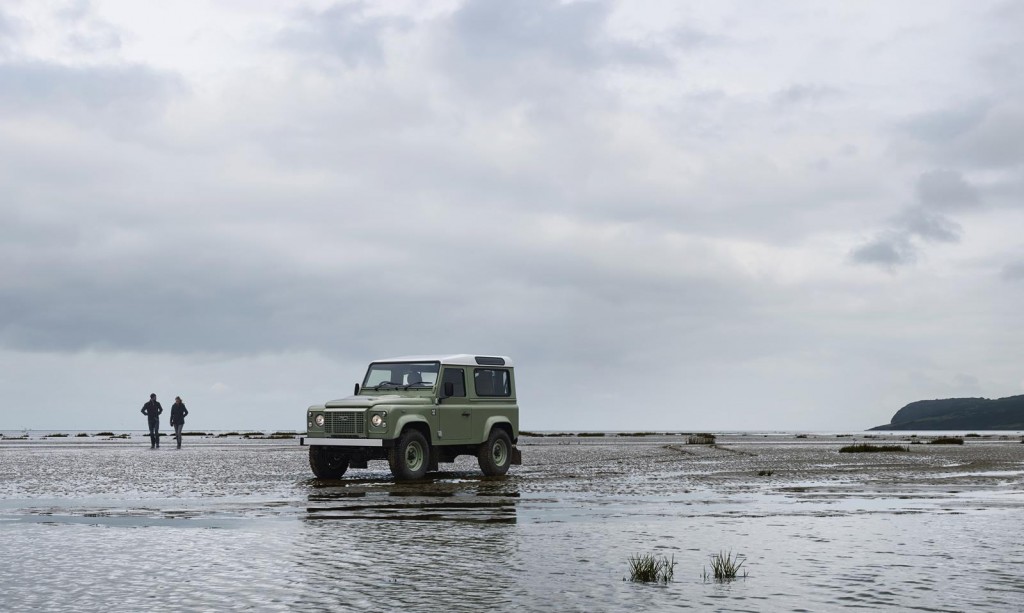 Land_Rover_Defender_SE_2