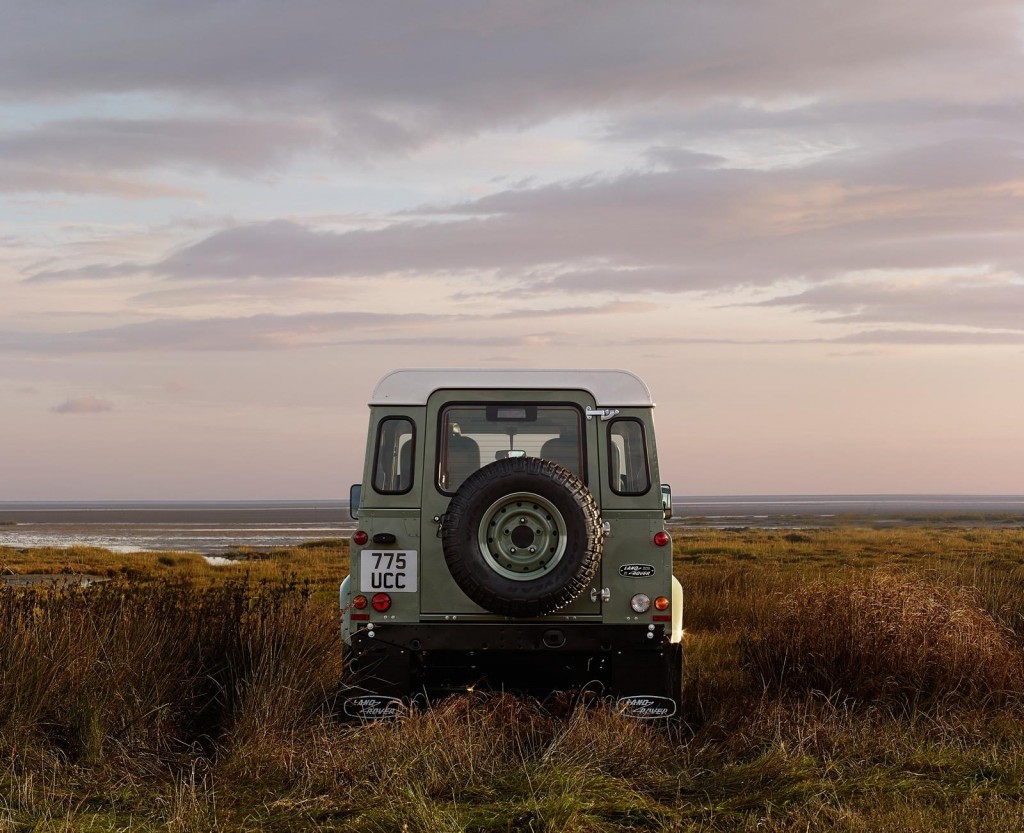 Land_Rover_Defender_SE_4