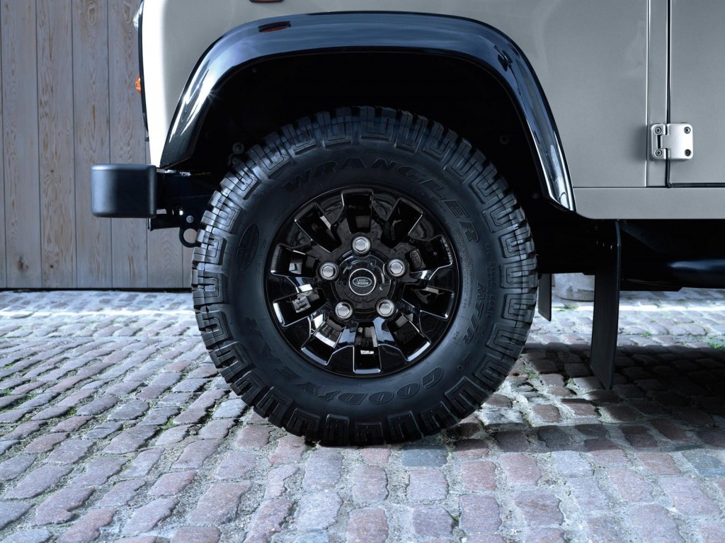 Land_Rover_Defender_SE_9