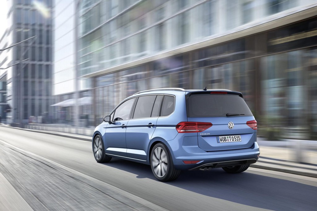 Volkswagen-Touran-2015-11