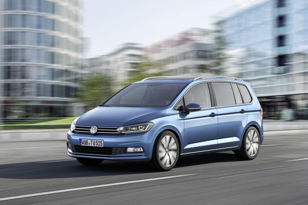 Volkswagen-Touran-2015-12