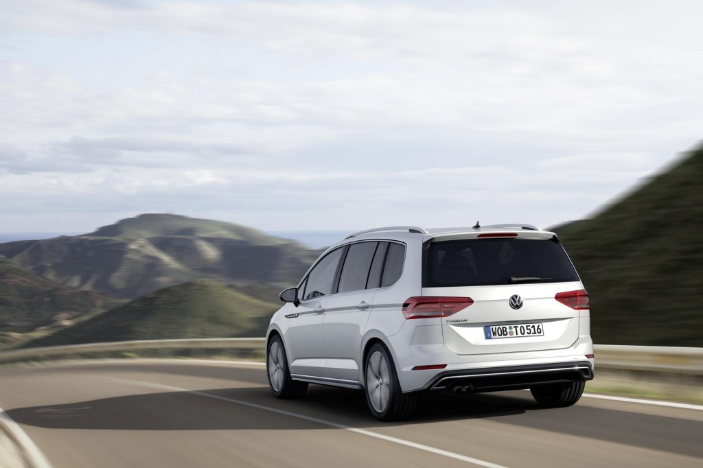 Volkswagen-Touran-2015-3