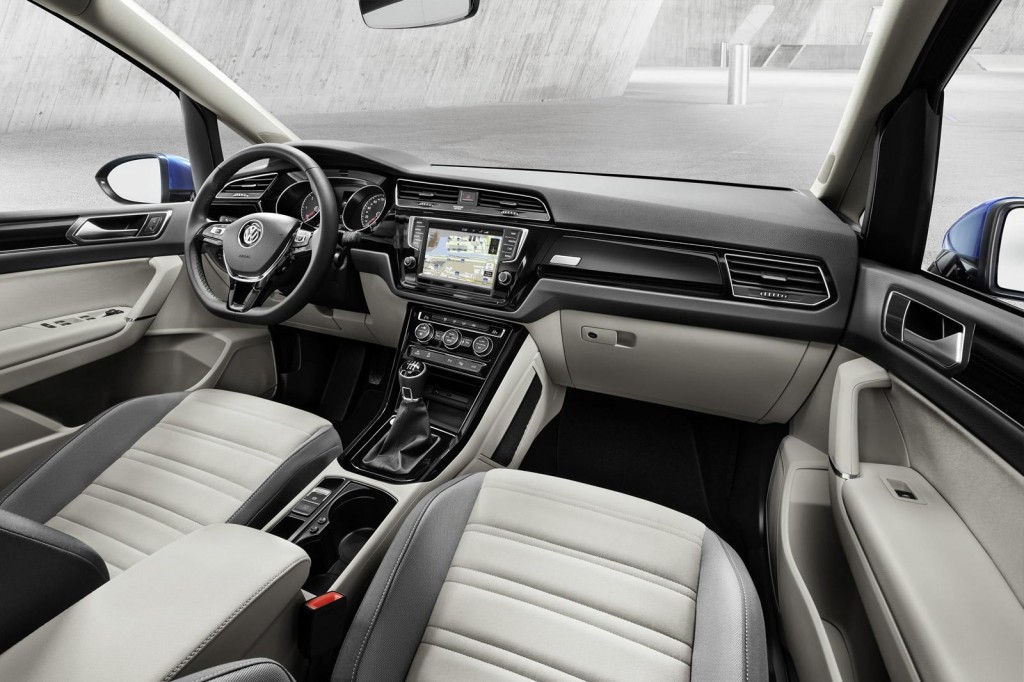 Volkswagen-Touran-2015-7