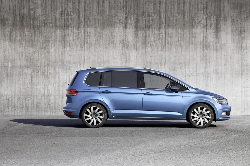 Volkswagen-Touran-2015-8