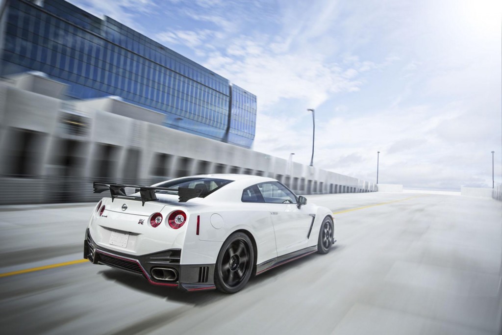 Nissan-GTR-2016-4