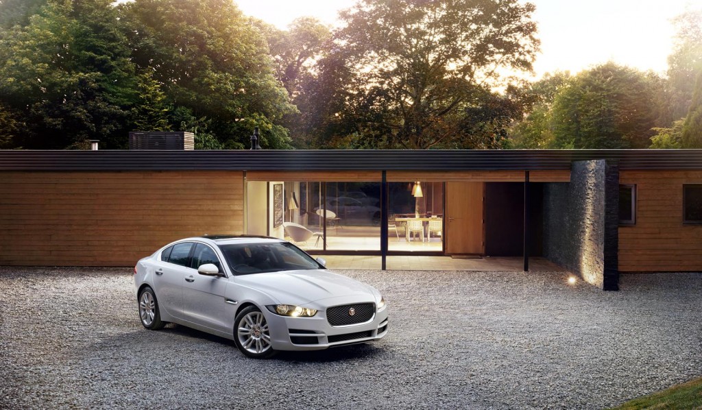 Jaguar-XE-2015-14