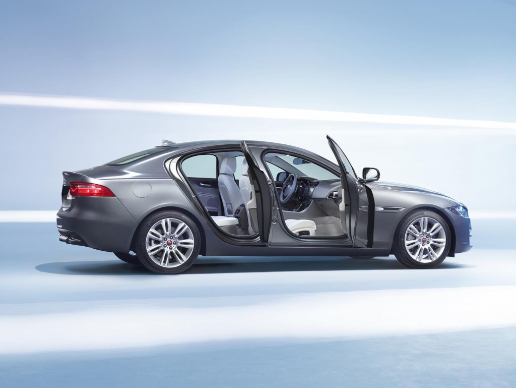 Jaguar-XE-2015-29