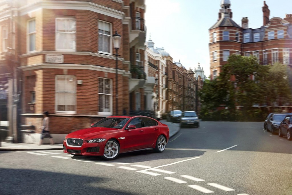 Jaguar-XE-2015-3