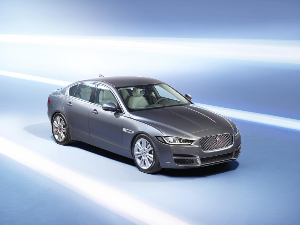 Jaguar-XE-2015-30