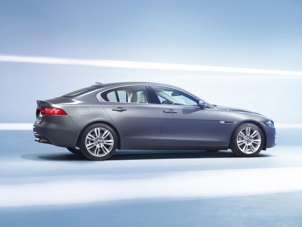 Jaguar-XE-2015-33