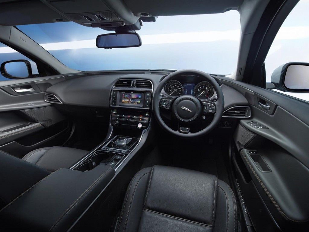 Jaguar-XE-2015-39