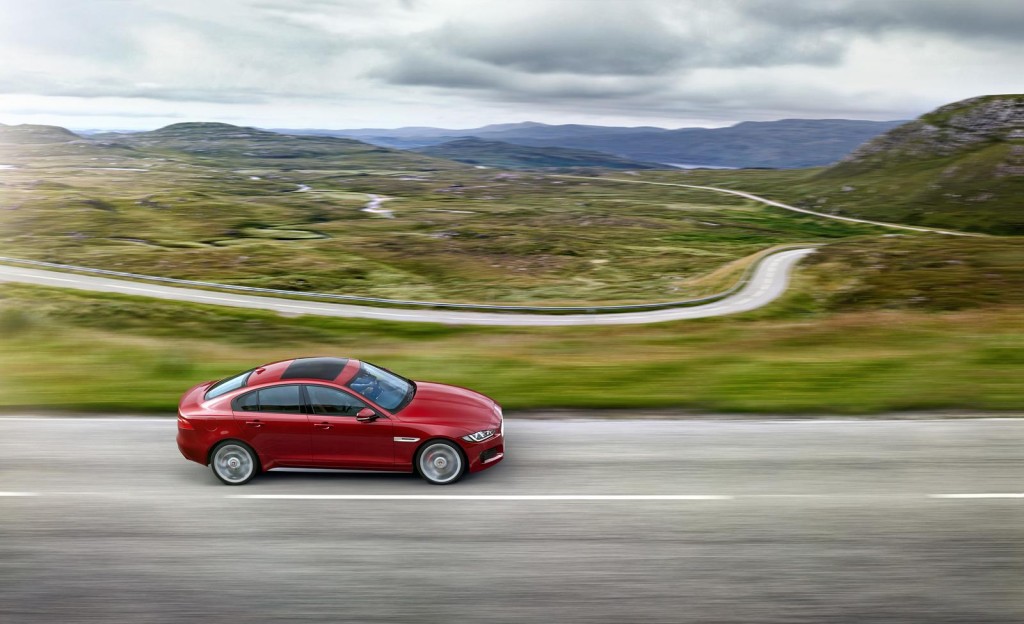 Jaguar-XE-2015-5