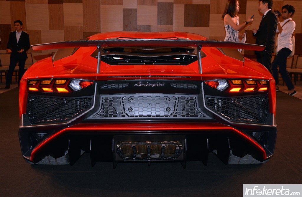 Lamborghini Aventador LP750-4 Superveloce 033