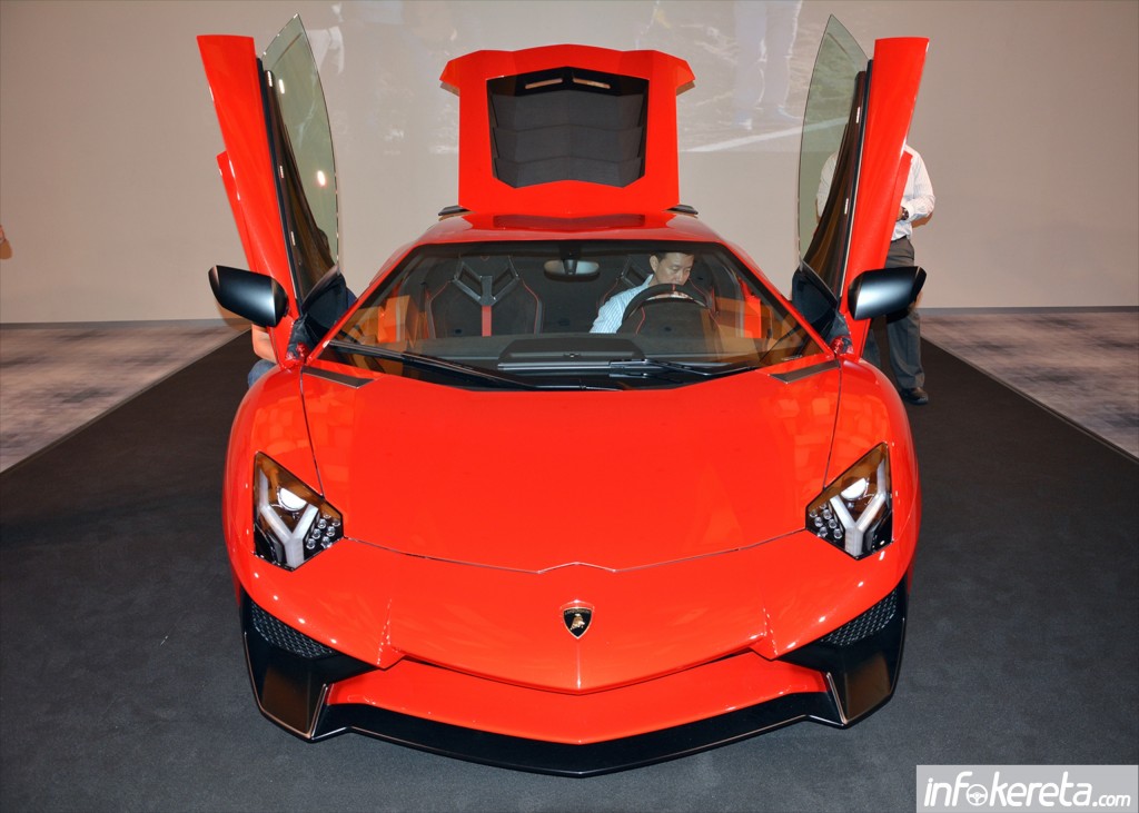 Lamborghini Aventador LP750-4 Superveloce 075