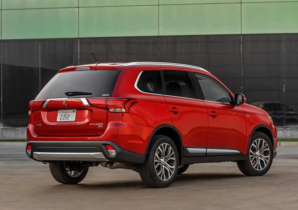 Mitsubishi-Outlander-2016-18