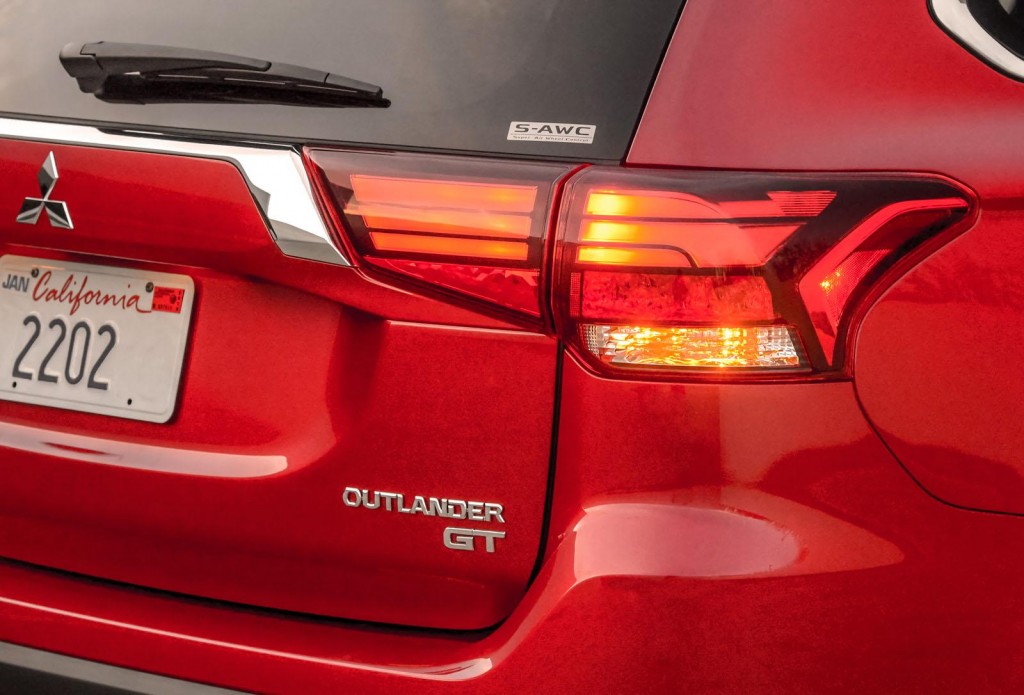 Mitsubishi-Outlander-2016-23