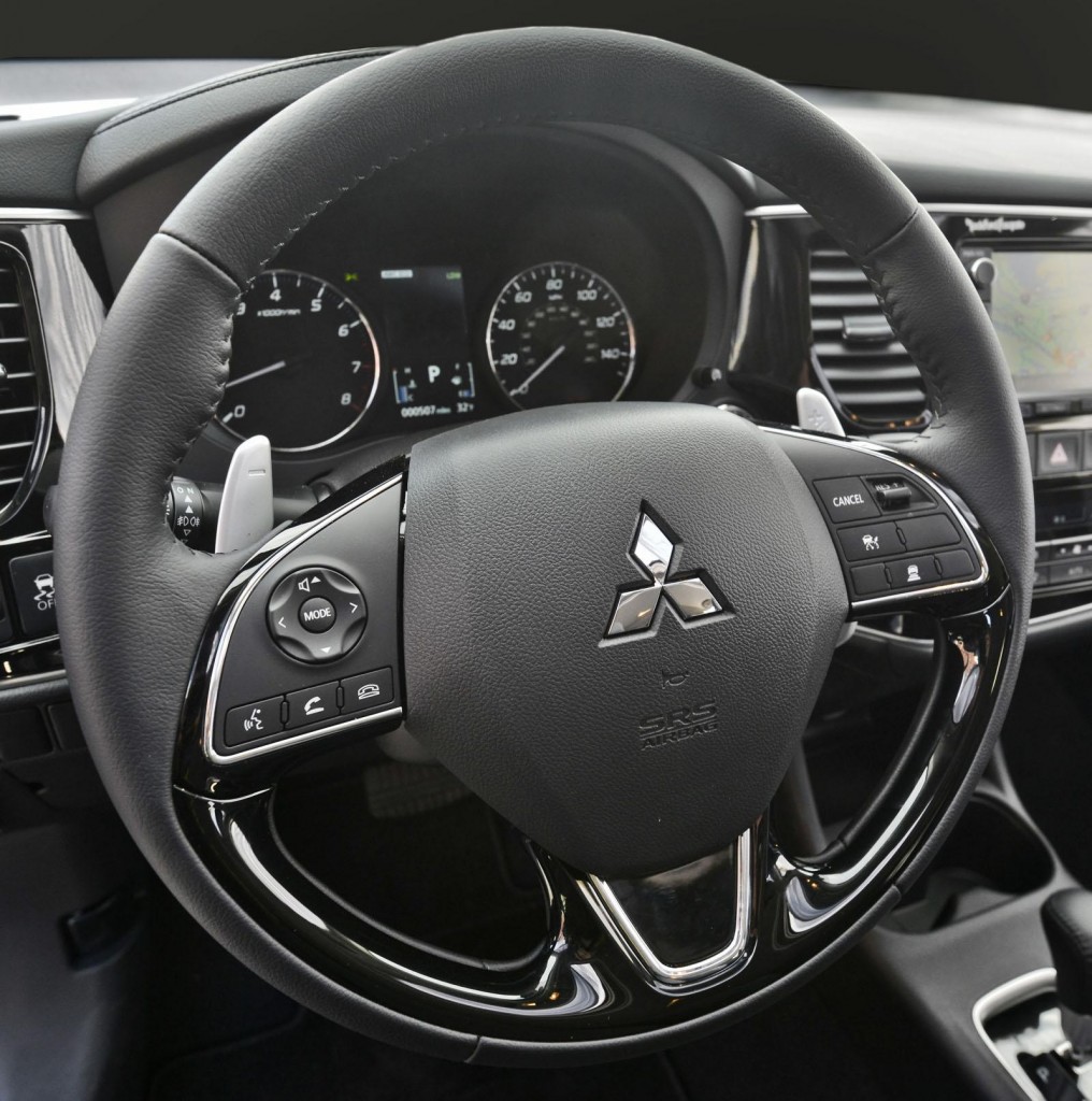 Mitsubishi-Outlander-2016-33