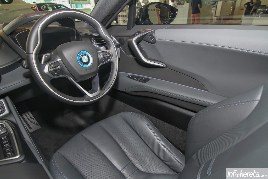 BMWi8_Int_30