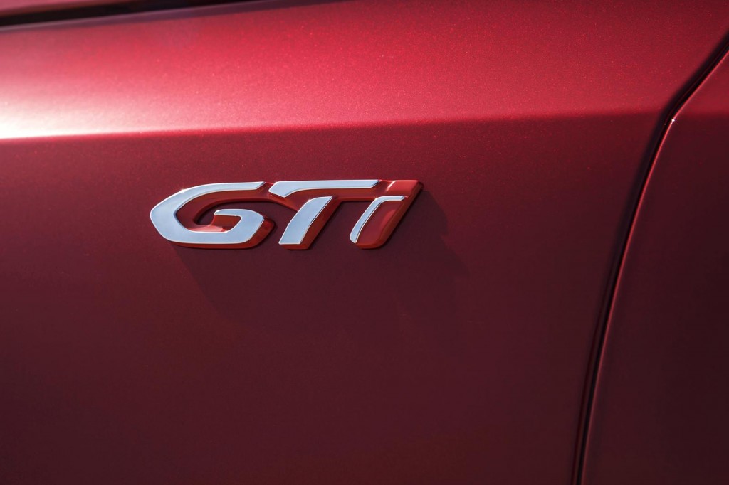 Peugeot_308_GTi_29