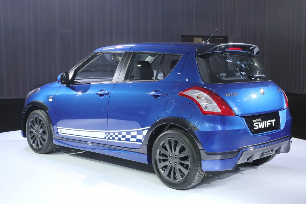 Limited Edition SUZUKI Swift RR2 (Side_Back view)