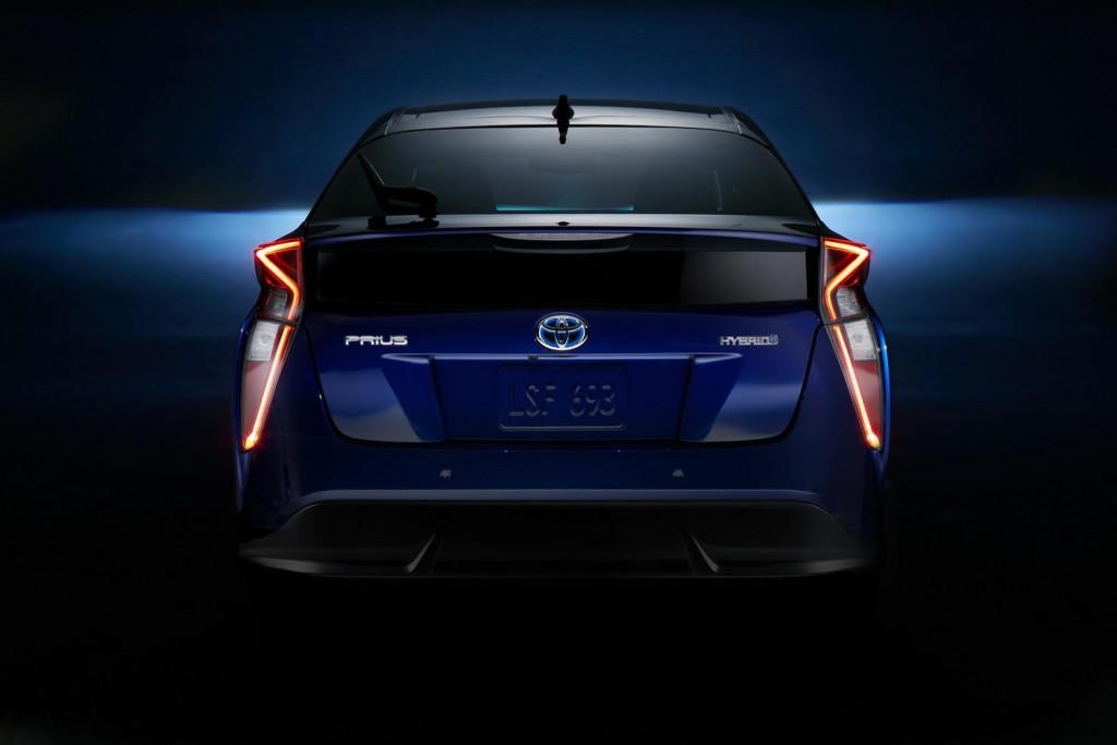 Toyota_Prius_2016_13